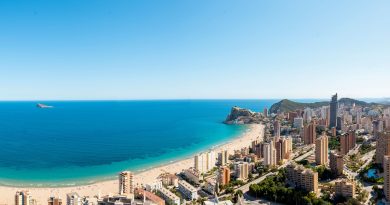 O agenție imobiliară înființată de doi români facilitează investiții imobiliare pe litoralul spaniol