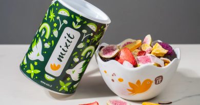 Mixit aduce aromele tropicale în vacanță: fructe exotice liofilizate și gustări practice pentru drum, plajă și rucsac
